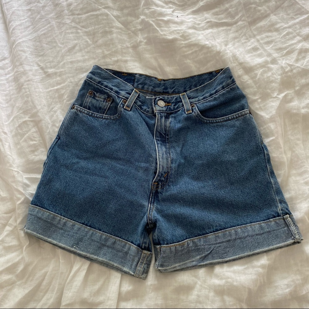 Levi’s Cuffed Cut-off Jean Shorts Wedgie